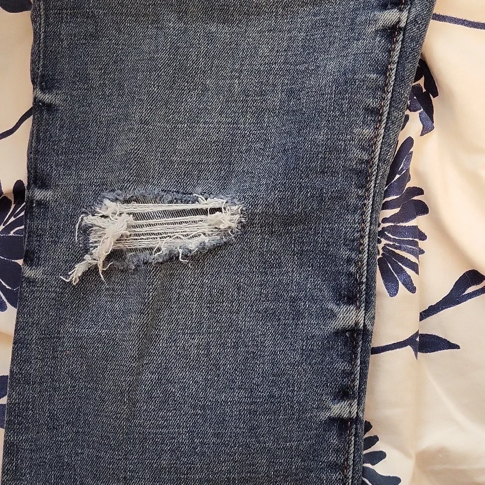 J CREW Stylish Blue Distressed Maternity Skinny Jeans - Picture 4 of 5